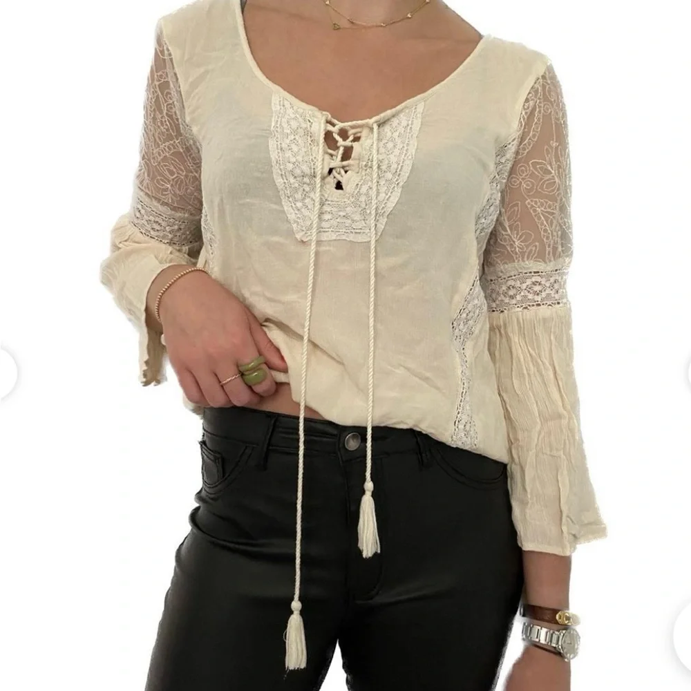 American Eagle Outfitters Women's Cream and White Blouse Size S/P